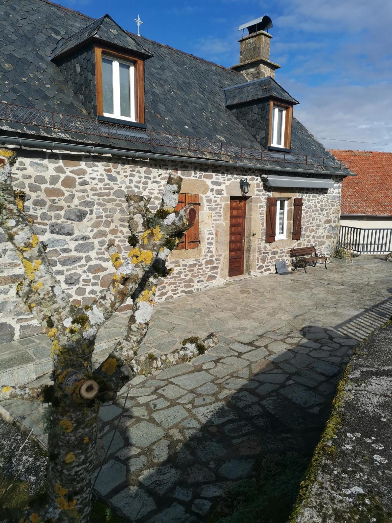 Maison Chez La Malie Le Monteil  Екстериор снимка